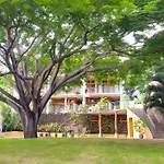 Wicks Getaway - 2Bdrm Townhome