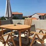 Apartman Nikol I Petra, 50M From The Beach