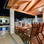 Beautiful Villa Petra With Summer Kitchen And Pool