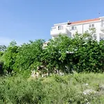 Apartment Dea - One-Bedroom Apartment With Terrace