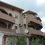 Dalmatian Modern Apartment With Tavern
