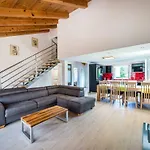 Karlo'S Modern Penthouse Loft