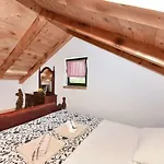 Romantic Pet Friendly House Orhideja