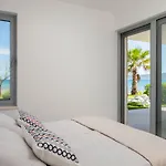 Luxury Design Beach Front Apartment