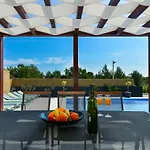 Crowonder Villa Nina