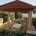 Seafront Garden Apartments Lumbarda