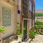 Old Town House With Floor Heating & Lush Private Garden