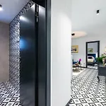 Sun And Stone Apartment