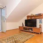 Apartment Bokeljska I