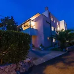 Apartmani Vrulja