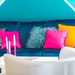 Sunshine Apartment With Hot Tub