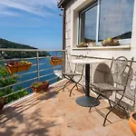 Seaview Apartment Laura