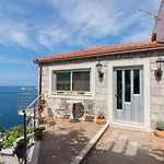 Seaview Apartment Laura