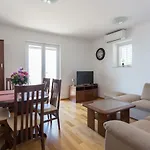 Apartment Jakov I Lucija