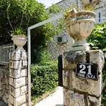 Wisteria Apartment