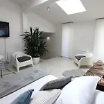 4K Centre Apartment