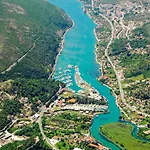 Rozart - River Marina Apartment With Free Parking