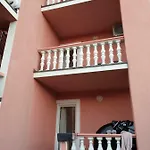 Apartmani L&L Povljana