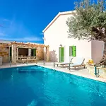 Villa Ray