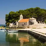 Antica Holiday House With Pool, Sea View