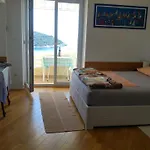 Nik 1 The Views Apartment
