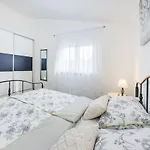 Apartmani Neva, Pridraga