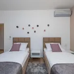 Luxury Apartments - La Vir 1 & 2