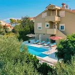 Villa Marigold
