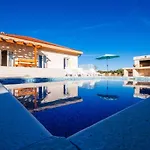 Charming Holiday Home In Privlaka With Private Pool