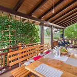 House Toni For 8 Persons