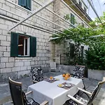 Apartment Djivo