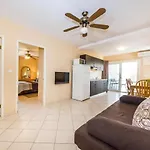 Apartments Vuzi - 100M From Sea