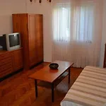 Apts & Rooms Frano - 50M From Beach