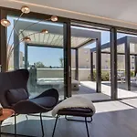 Shell Luxury Residences With Pool And Whirlpool