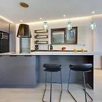 Shell Luxury Residences With Pool And Whirlpool