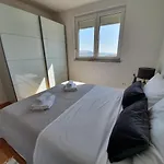 Apartment Moon Island