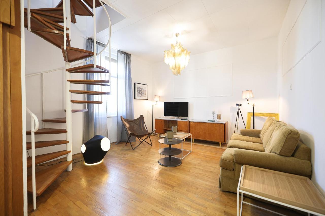 The Big Blue - 3br Loft Apartment *