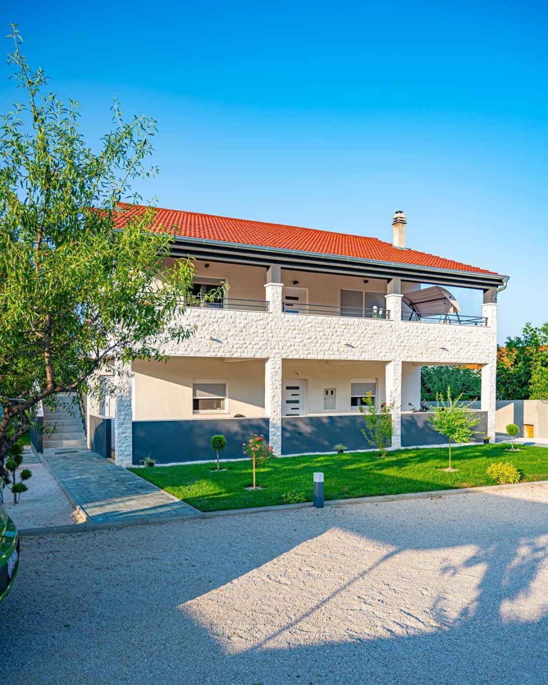 Miss Apartment