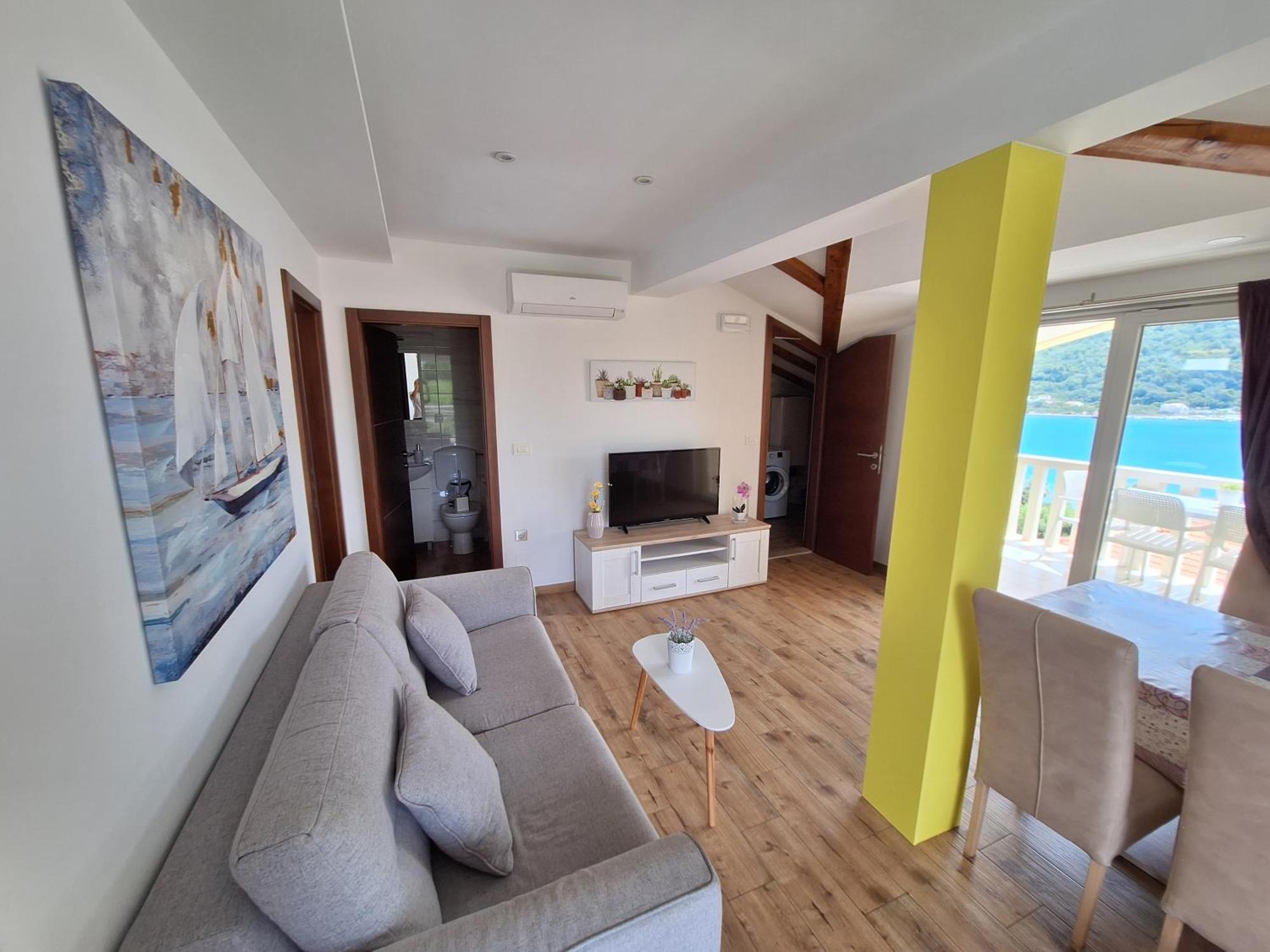 Sisevic - Comfort With Balconies And Sea View