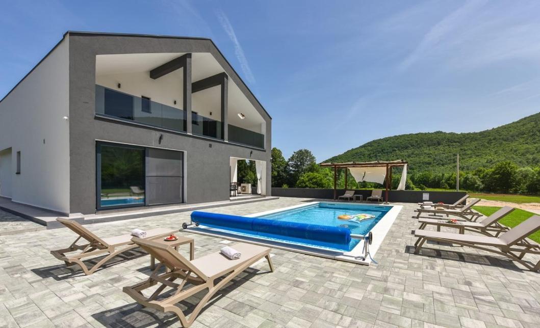 Luka - New Isolated With Heated Pool, Jacuzi And Sauna * Gračac