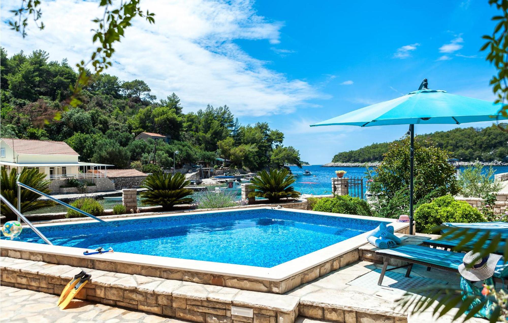 Pet Friendly In With Wifi Holiday home Blato (Korcula)
