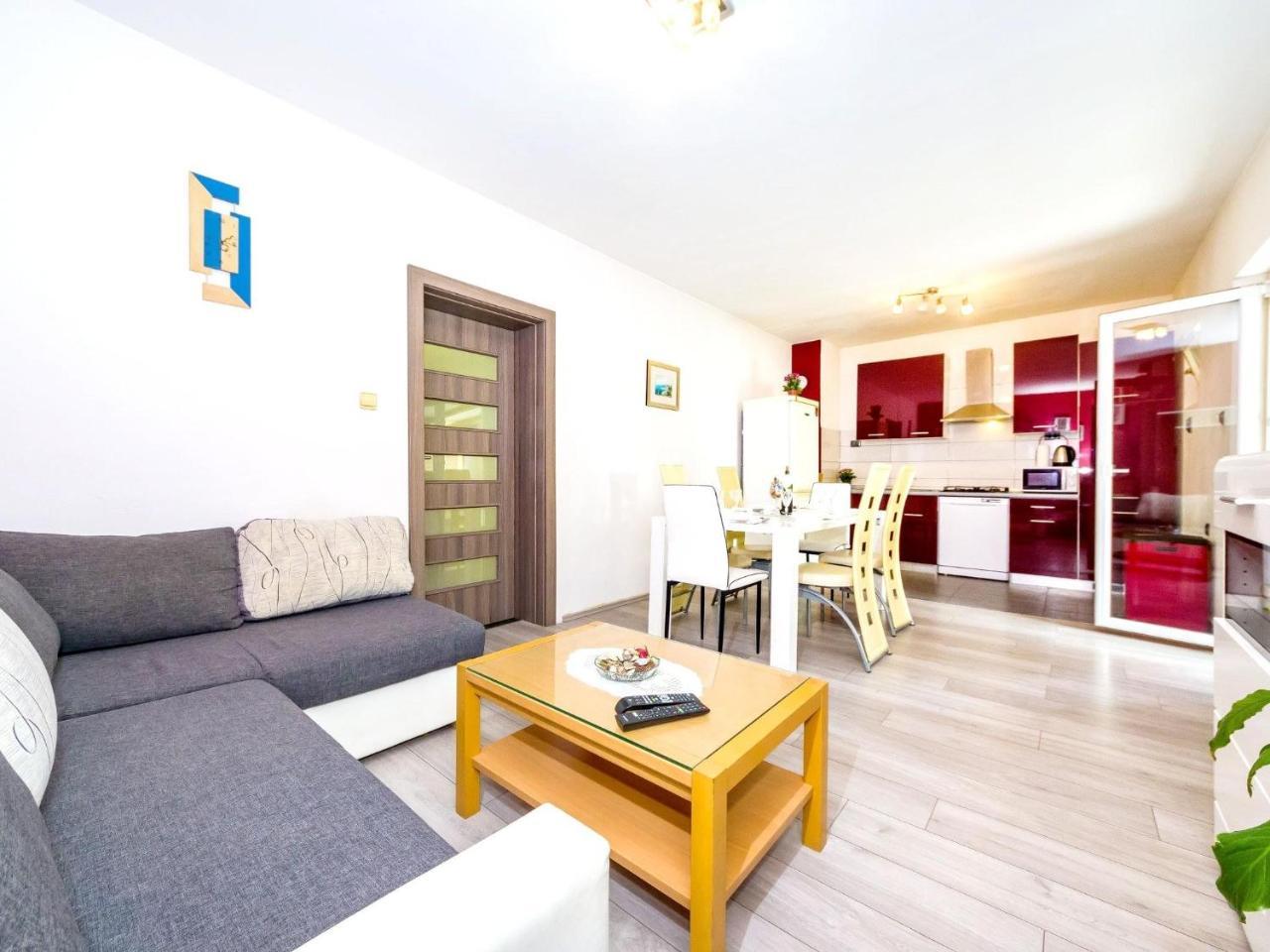 With 3 In Zadar, With Enclosed Garden And Wifi Appartamento