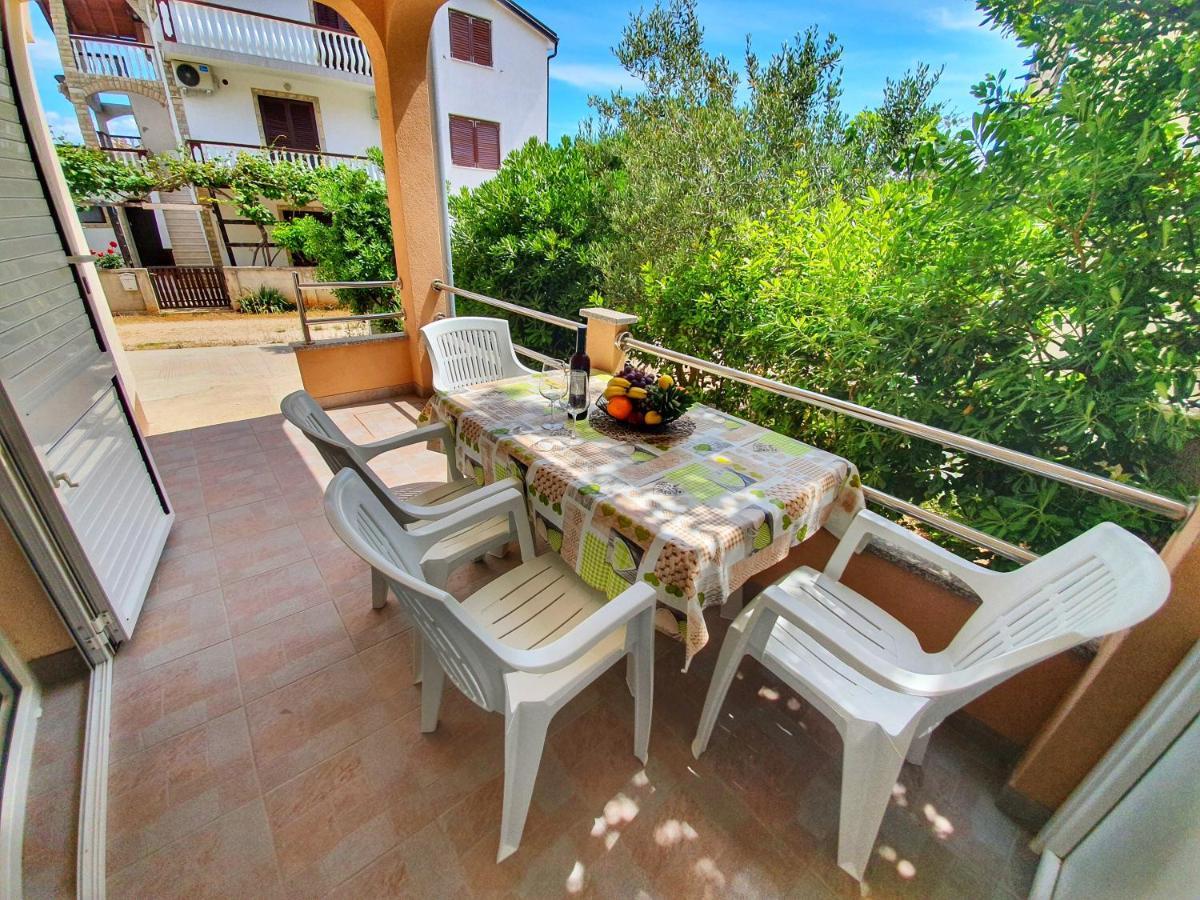 Steli Apartment Vir