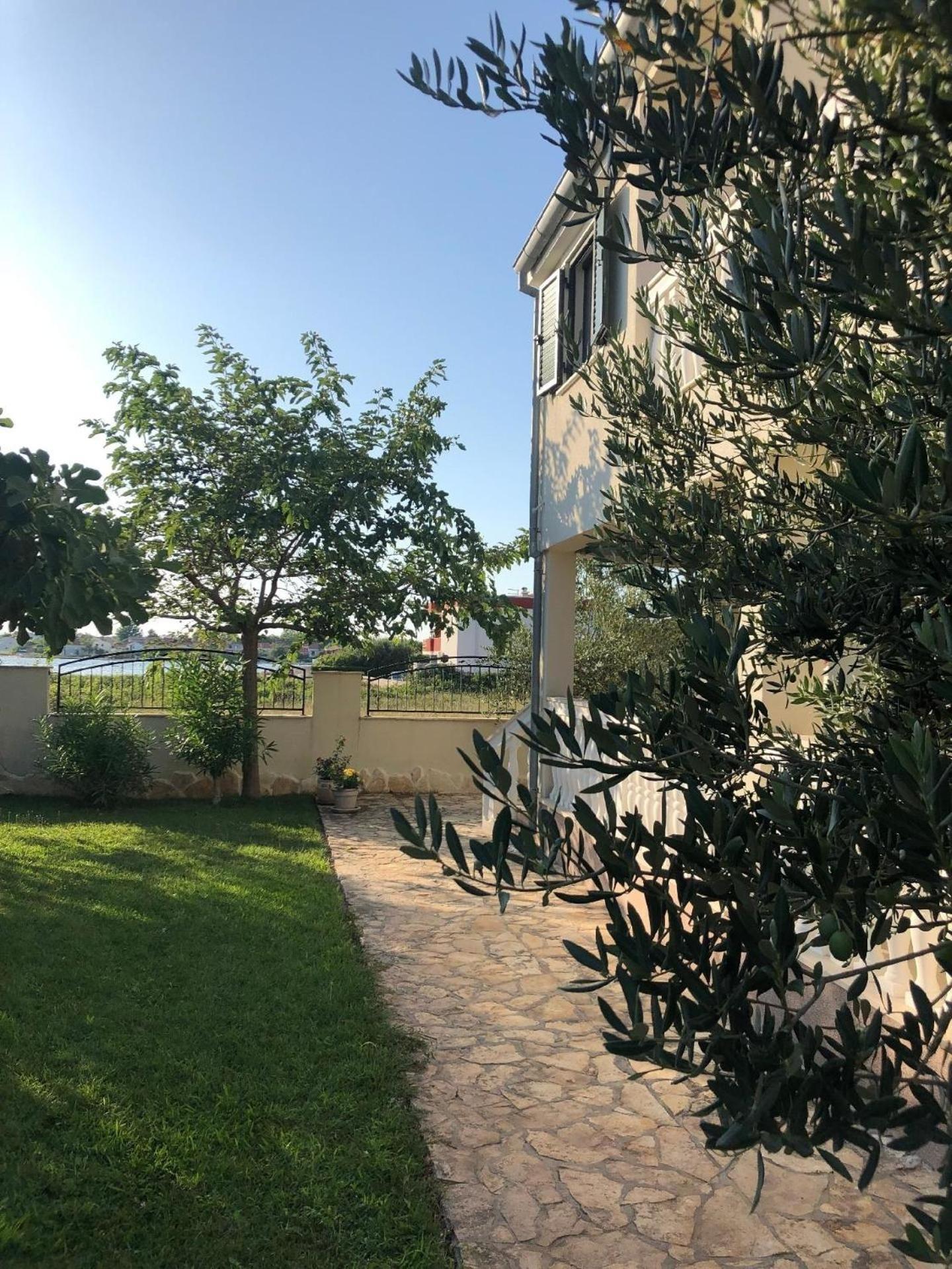 Holiday home In Privlaka Mit Garten, Grill Und Terrasse