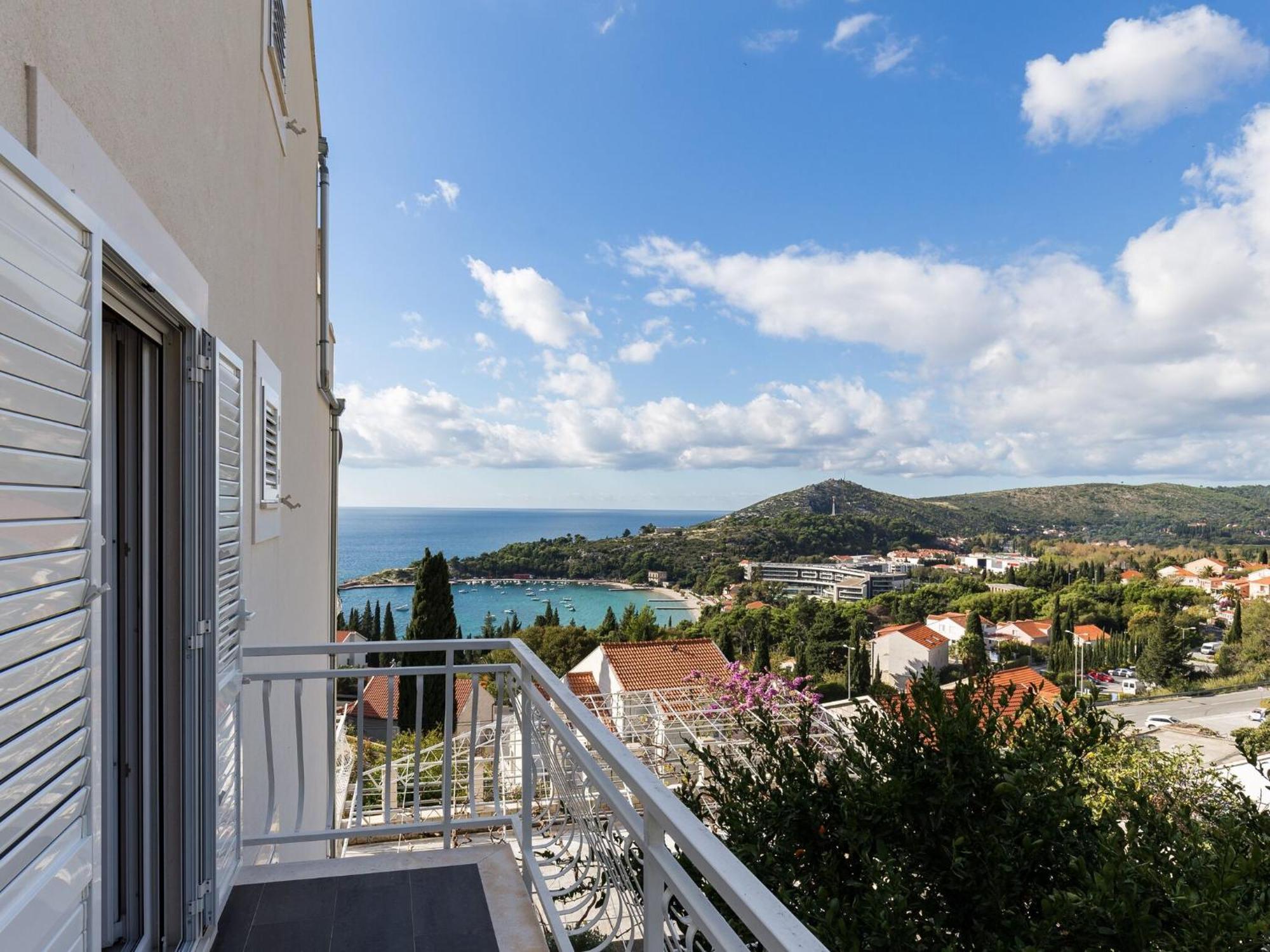 Enzian - Comfort Two Bedroom With Balcony And Sea View