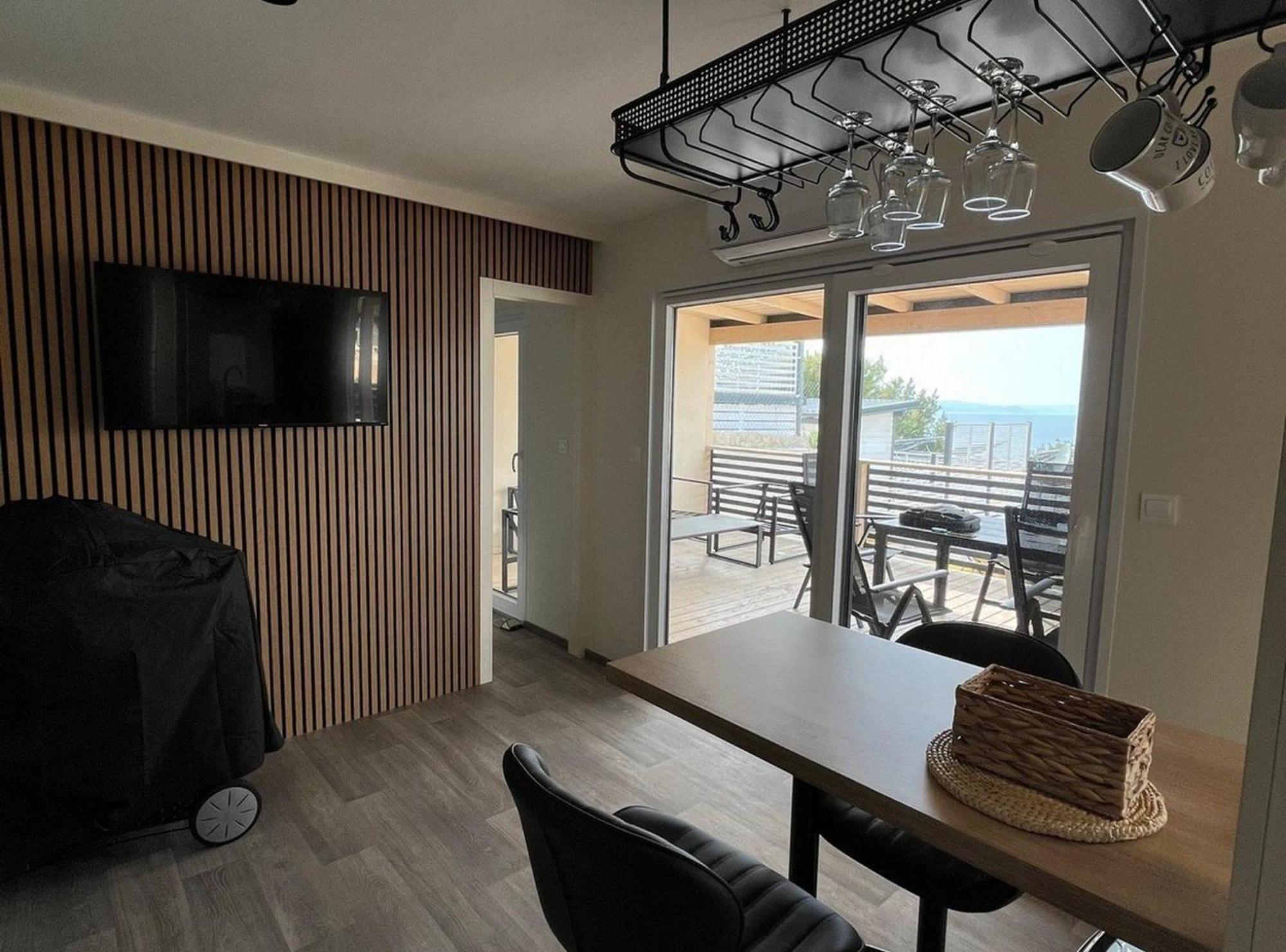 Дом отдыха Tranquil Tides Mobile With Terrace And Sea View *